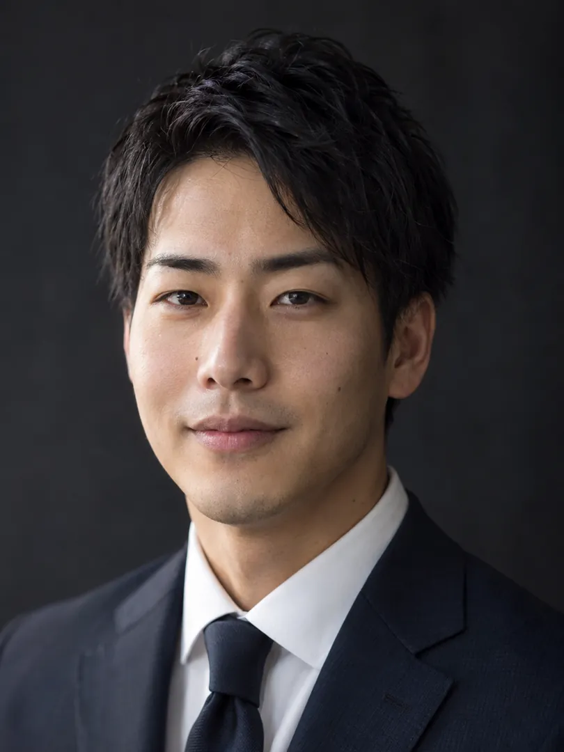 スーツ姿の20代男性のイメージ