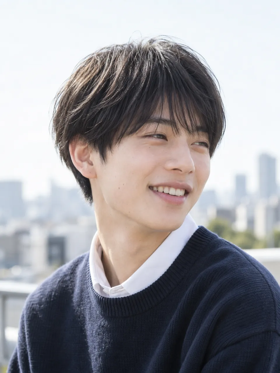 シースルーマッシュの男性を斜めから