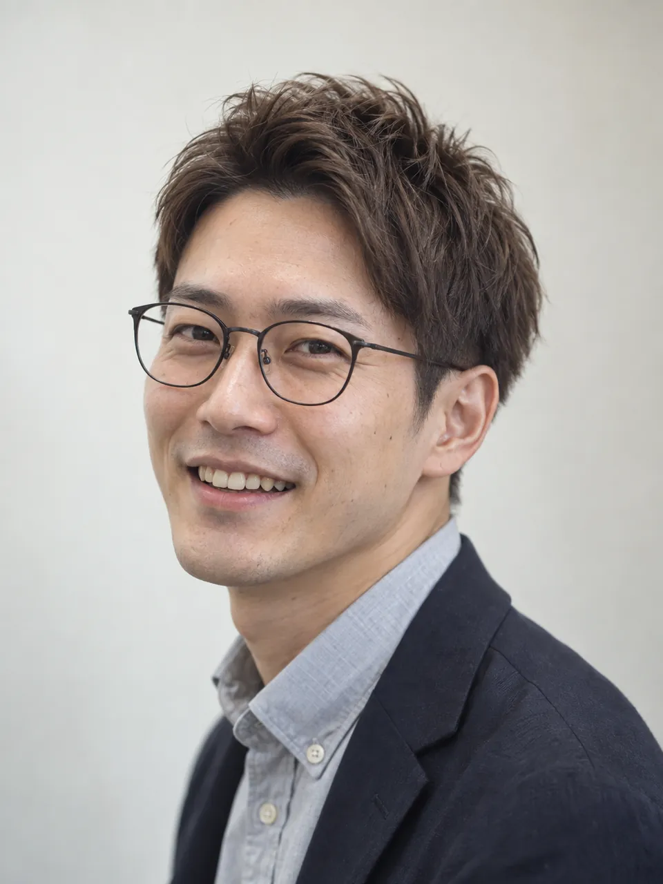 メンズショートで眼鏡をかけた30代男性のイメージ