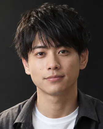 顔周りに合わせて前髪と横を整えたメンズショートのイメージ